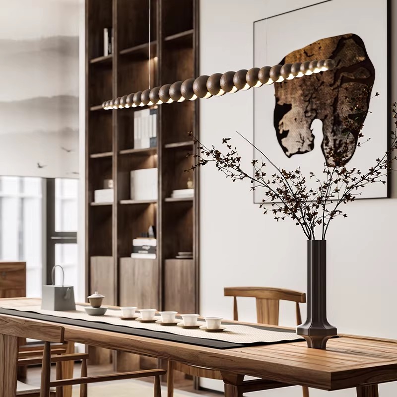 Długa drewniana lampa wisząca  – Desk Setup Minimalist recenzja i cena